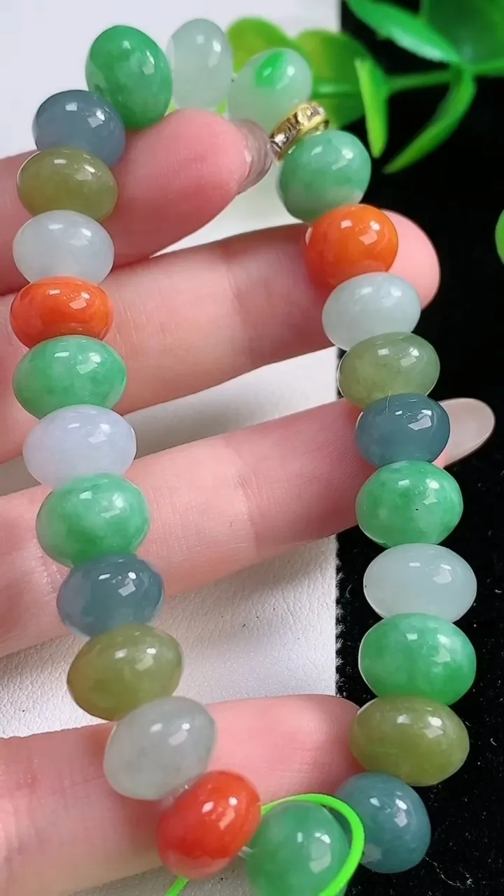 天然A货翡翠三彩算盘珠手串，尺寸10-6.1-25颗，重量:37.25g11月26日
工厂直销收藏佳