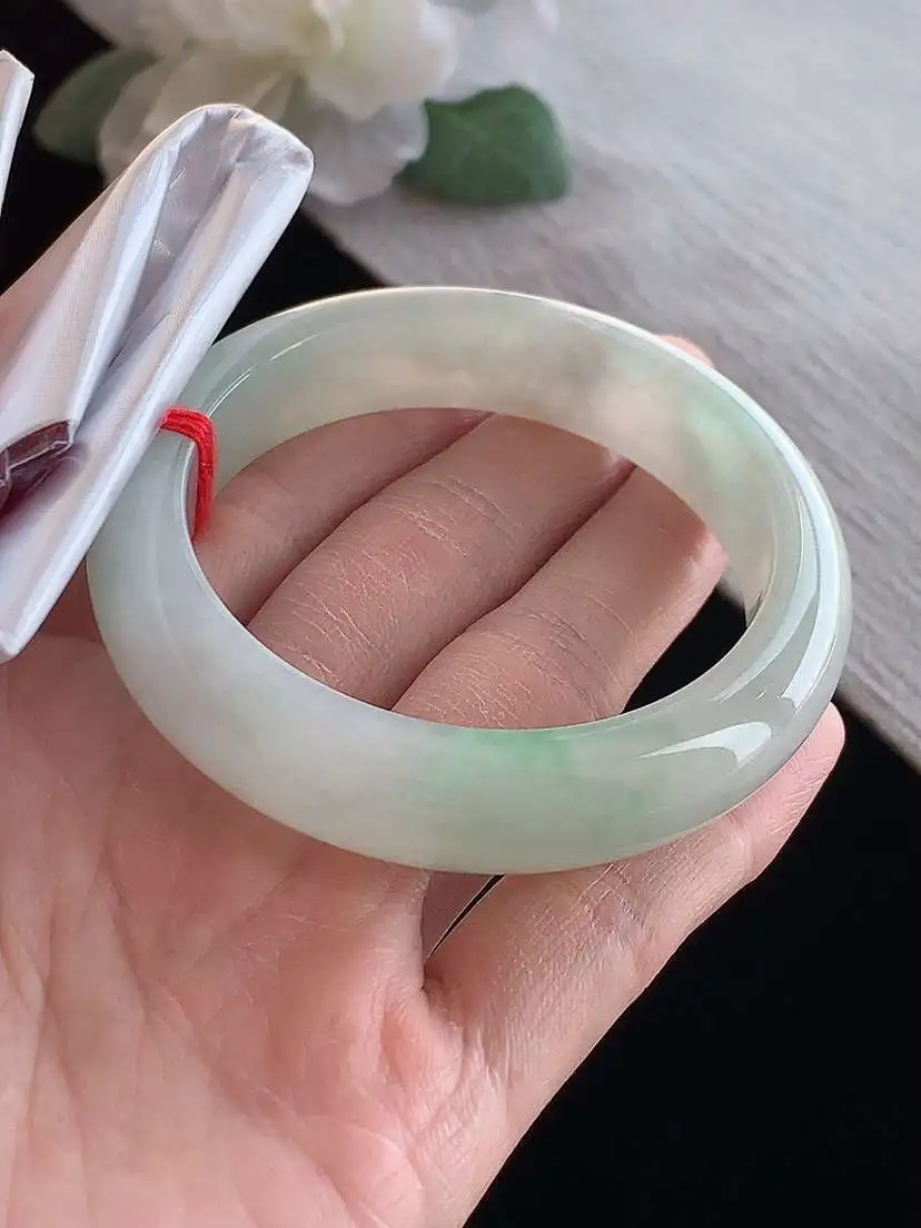 a货翡翠老坑冰种飘绿正装正圈手镯52-53小圈口  尺寸52.7×13×8.3mm 1125