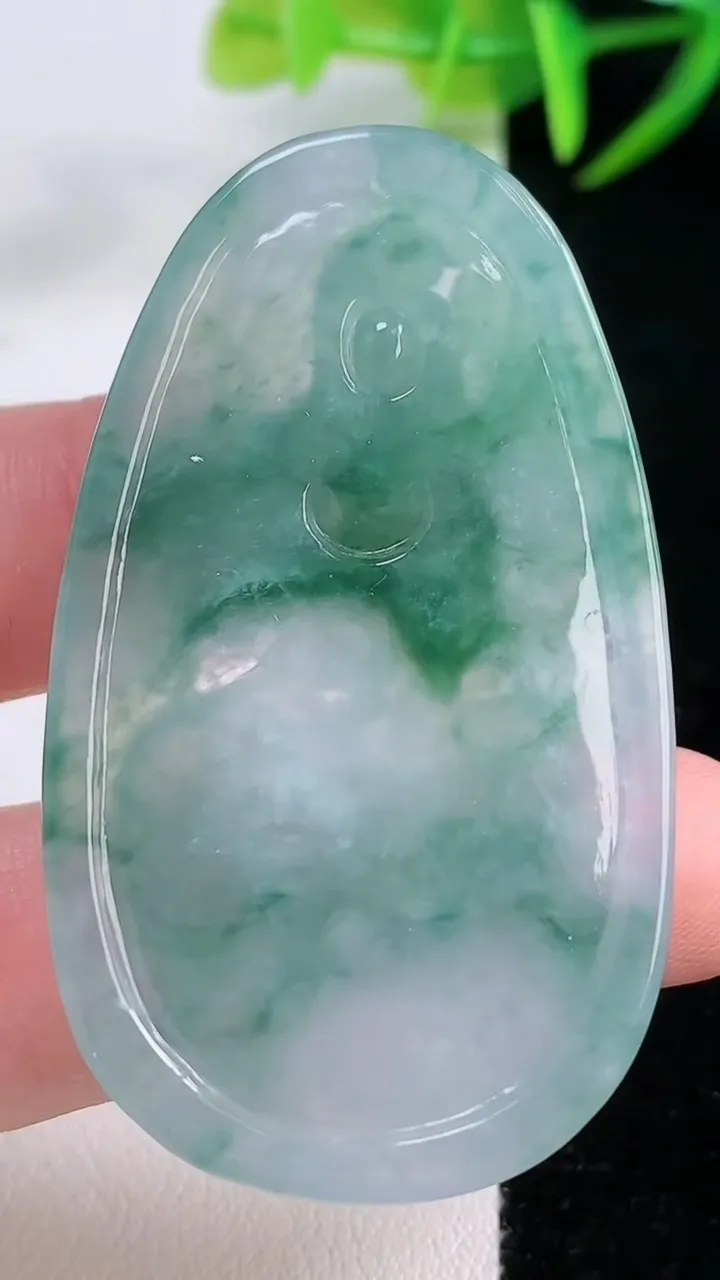 天然A货翡翠不动明王吊坠，尺寸53-31-4.5，重量:16.89g
11月26日