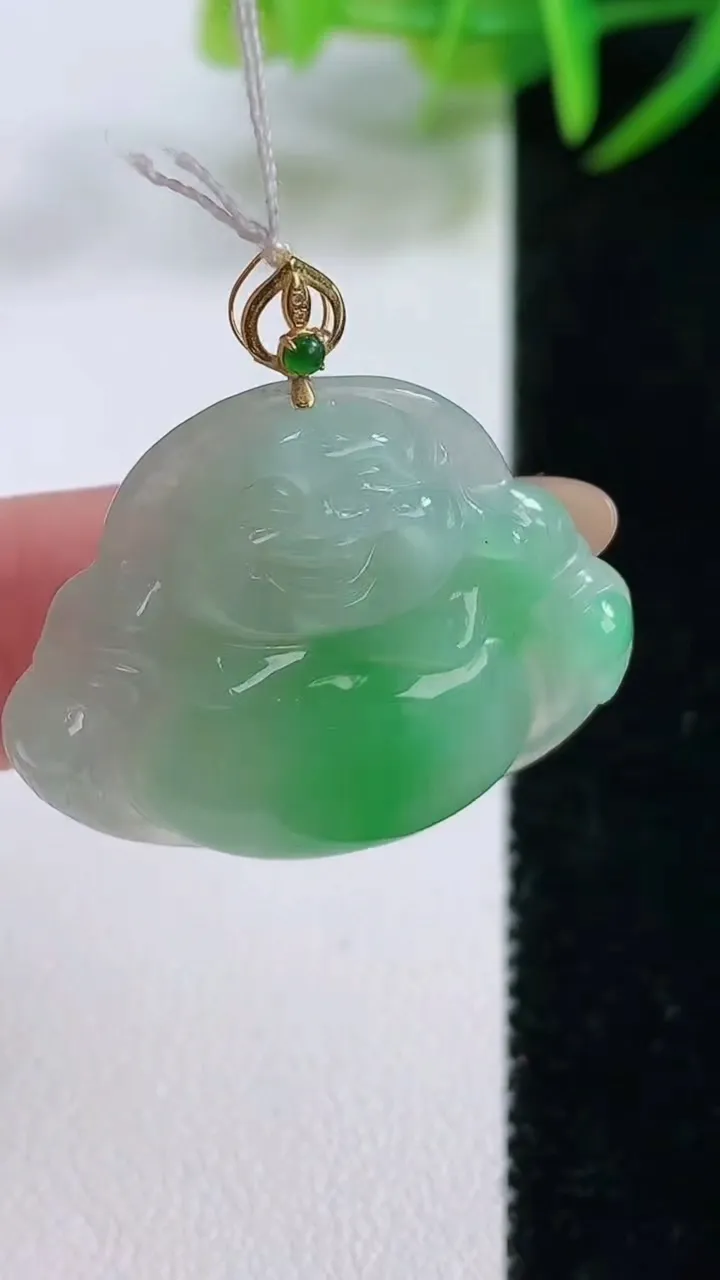 天然A货翡翠佛公吊坠，尺寸25-30-5.7，重量:6.32g
11月26日