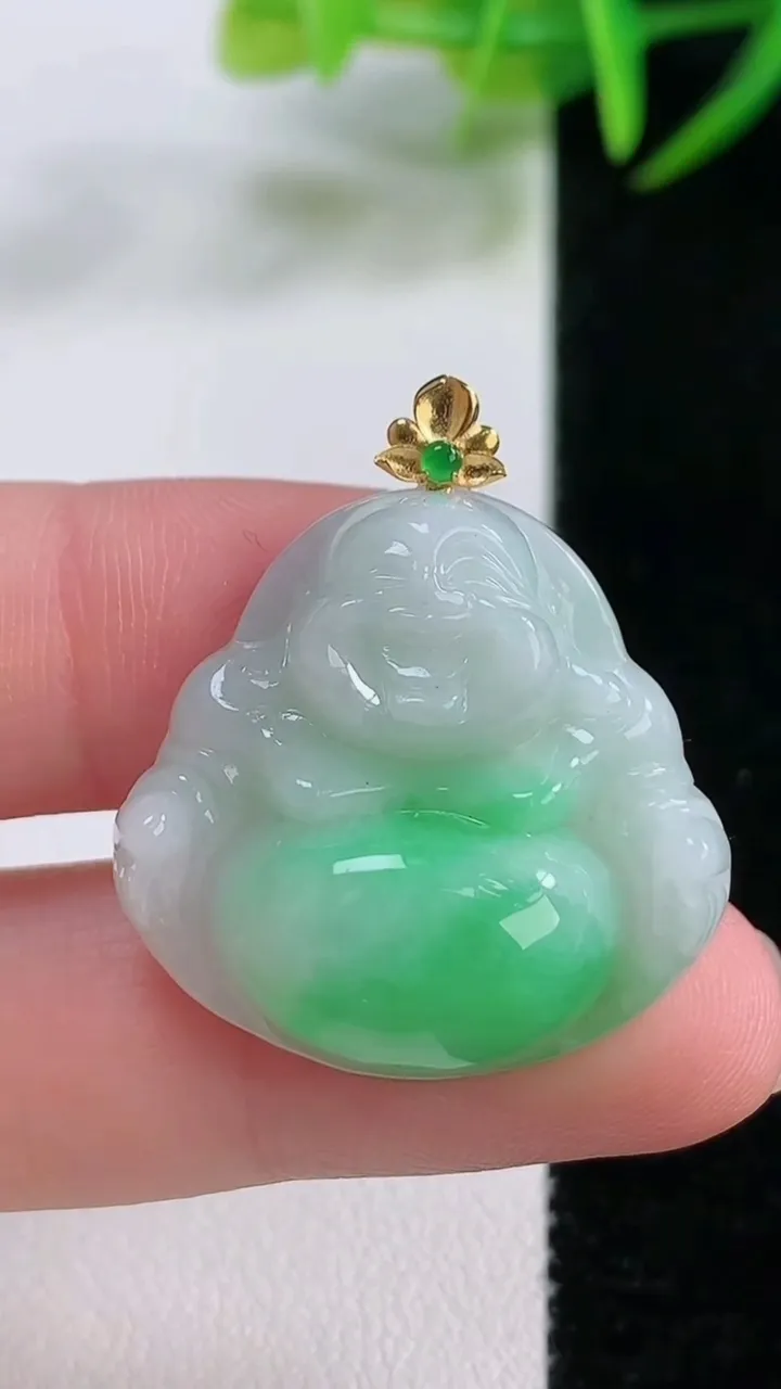 天然A货翡翠佛公吊坠，尺寸25.7-26.6-8.8，重量:8.85g
11月26日