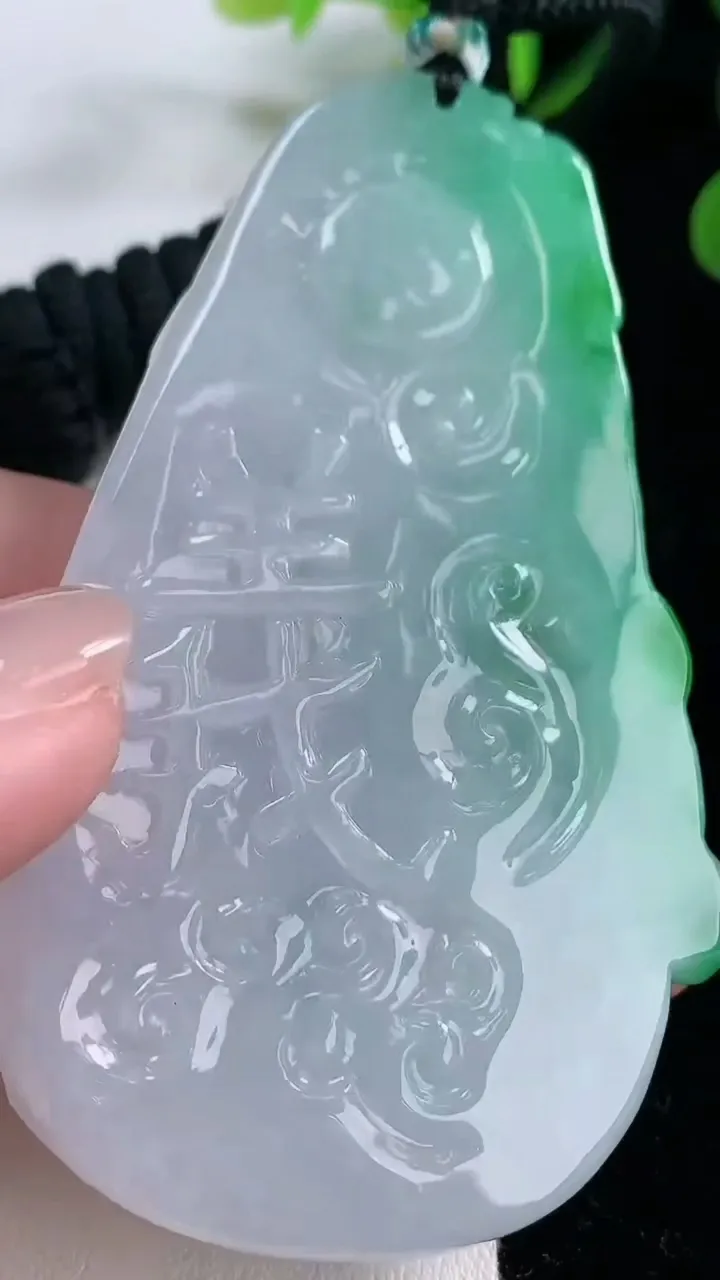 天然A货翡翠关公吊坠，尺寸74-41.7-8.5，重量:54.37g
11月26日