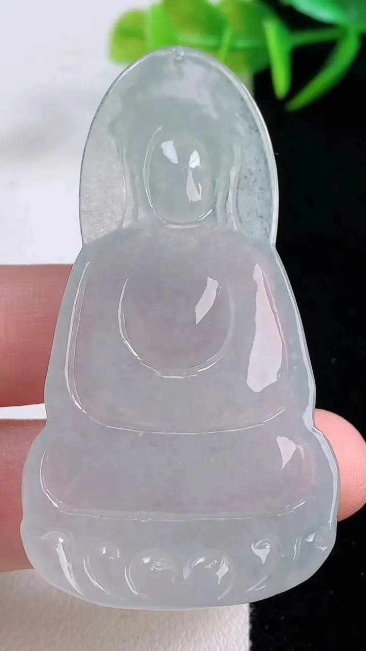 天然A货翡翠观音菩萨吊坠，尺寸59.4-32.5-5.6，重量:19.21g
11月26日