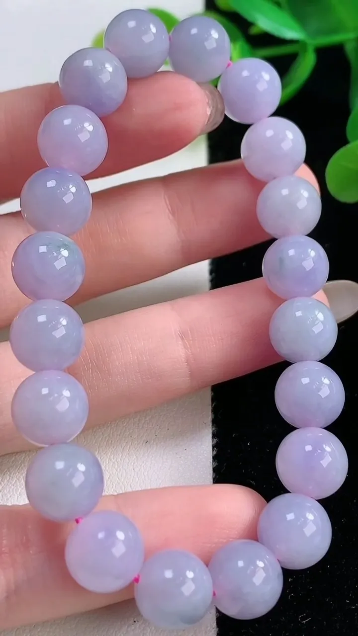 天然A货翡翠紫罗兰圆珠手串，尺寸9.6-9-20颗，重量:有30.92g11月26日
工厂直销收藏佳品,种好水足，色泽均匀，有种有色，上手高大气！