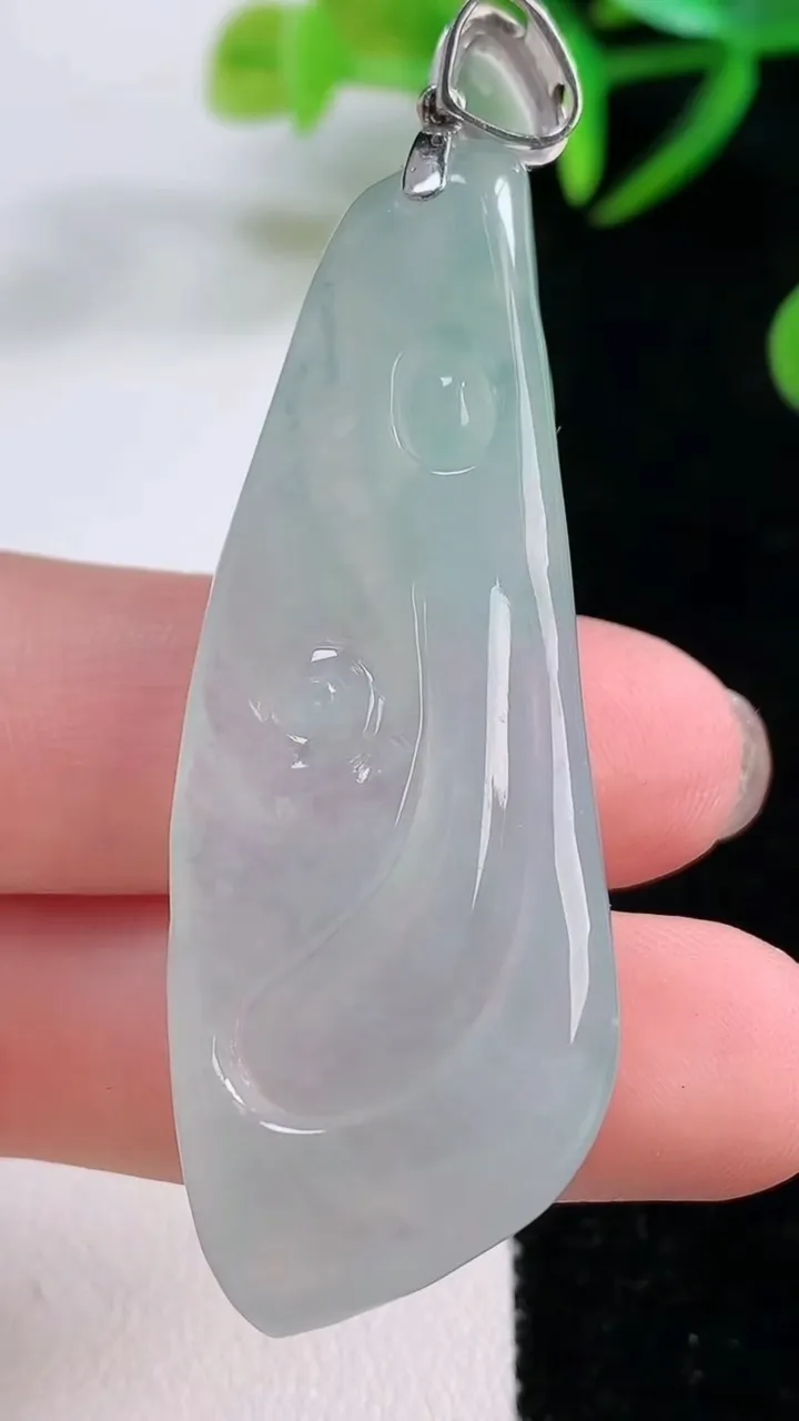 天然A货翡翠无相佛吊坠，尺寸54.4-20.2-8.5，重量:16.19g
11月26日