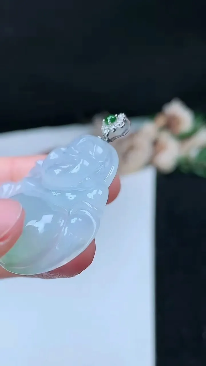 天然A货翡翠佛公吊坠，尺寸32-35.6-6.3，重量:11.00g
11月26日