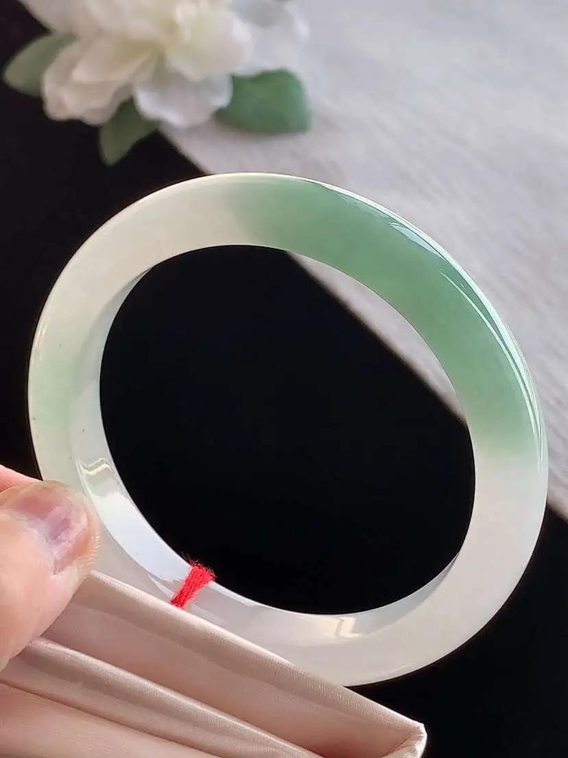 a货翡翠老坑冰种飘绿正装正圈手镯54-55圈口  尺寸54.2×9.6×7.8mm 1125