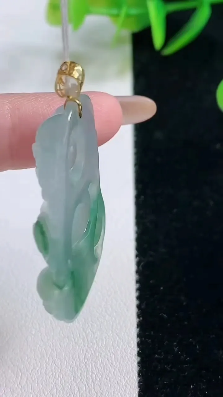 天然A货翡翠布袋佛吊坠，尺寸38-26.3-6.8，重量:11.29g
11月26日