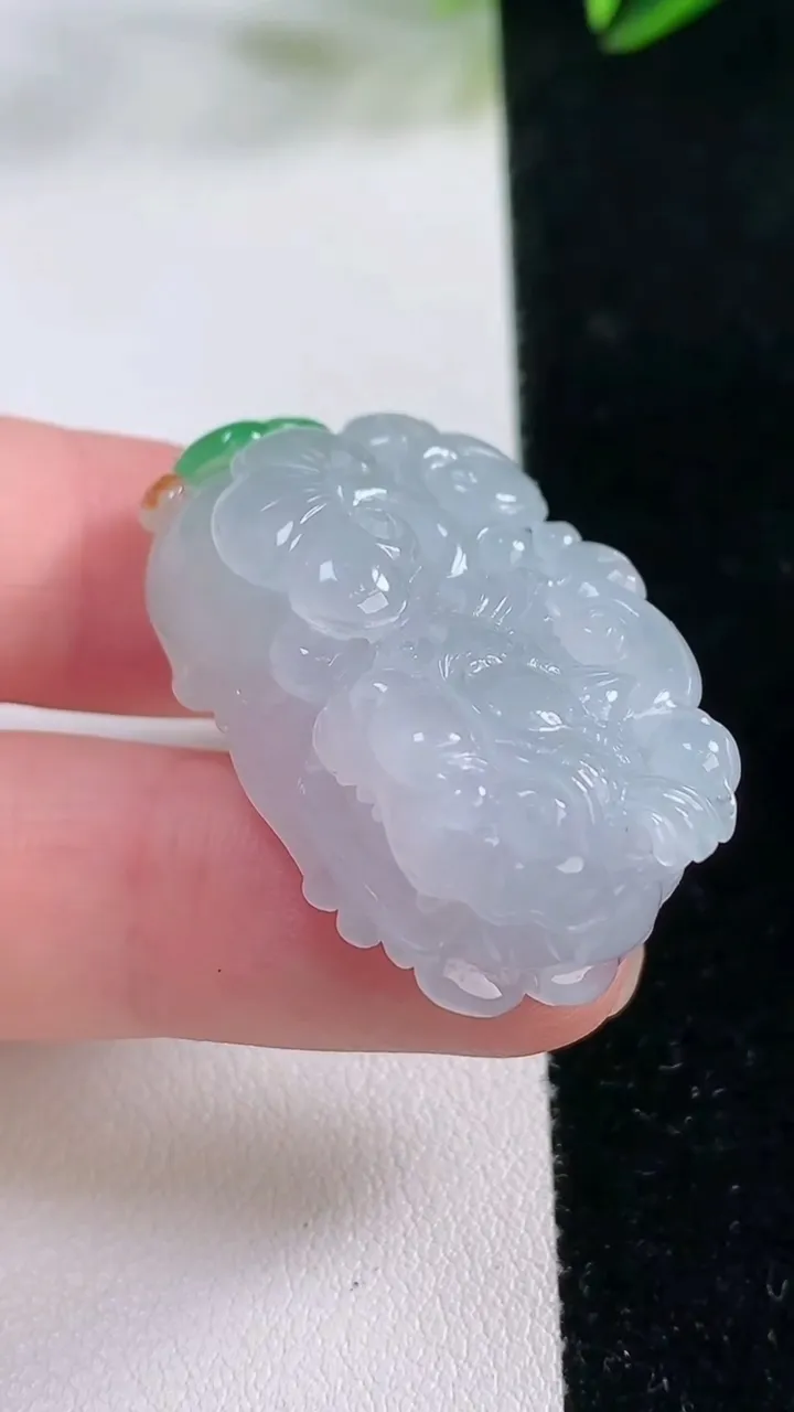 天然A货翡翠霸王貔貅吊坠，尺寸34.4-26-13，重量:21.31g
11月26日