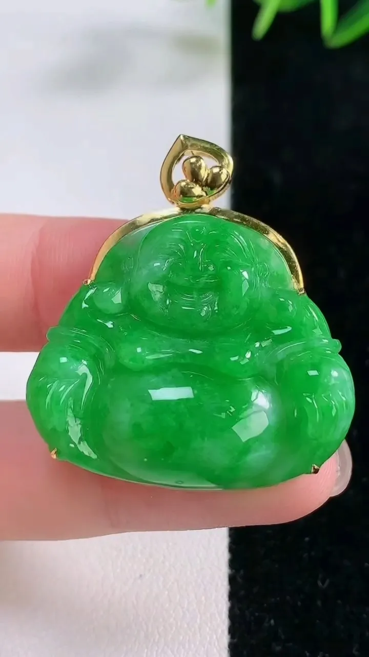 天然A货翡翠佛公吊坠，尺寸36.2-27.7-32.8-9.4，重量:10.00g
11月26日