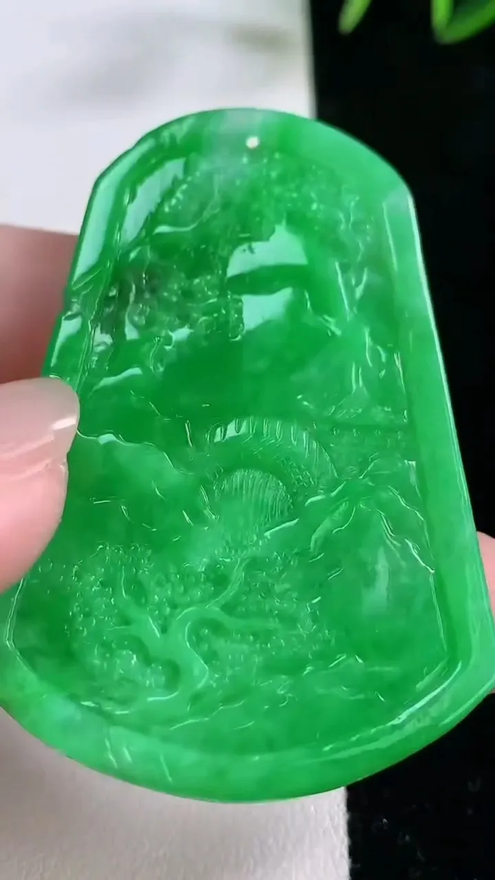 天然A货翡翠山水牌吊坠，尺寸56-38.3-5.4，重量:22.53g
11月26日