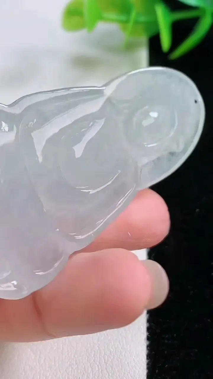 天然A货翡翠观音菩萨吊坠，尺寸58.8-34-5.3，重量:19.14g
11月26日