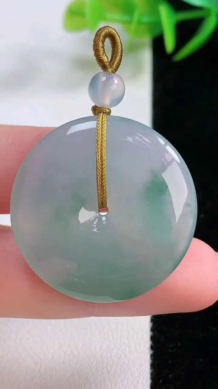 天然A货翡翠飘花平安扣吊坠，尺寸31-5.5，重量:11.48g
11月26日