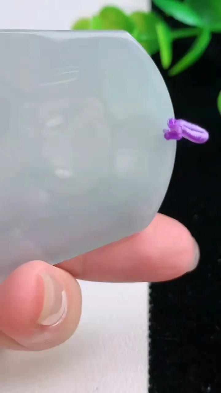 天然A货翡翠山水大日如来吊坠，尺寸50.4-42.5-4.9，重量:24.04g
11月26日