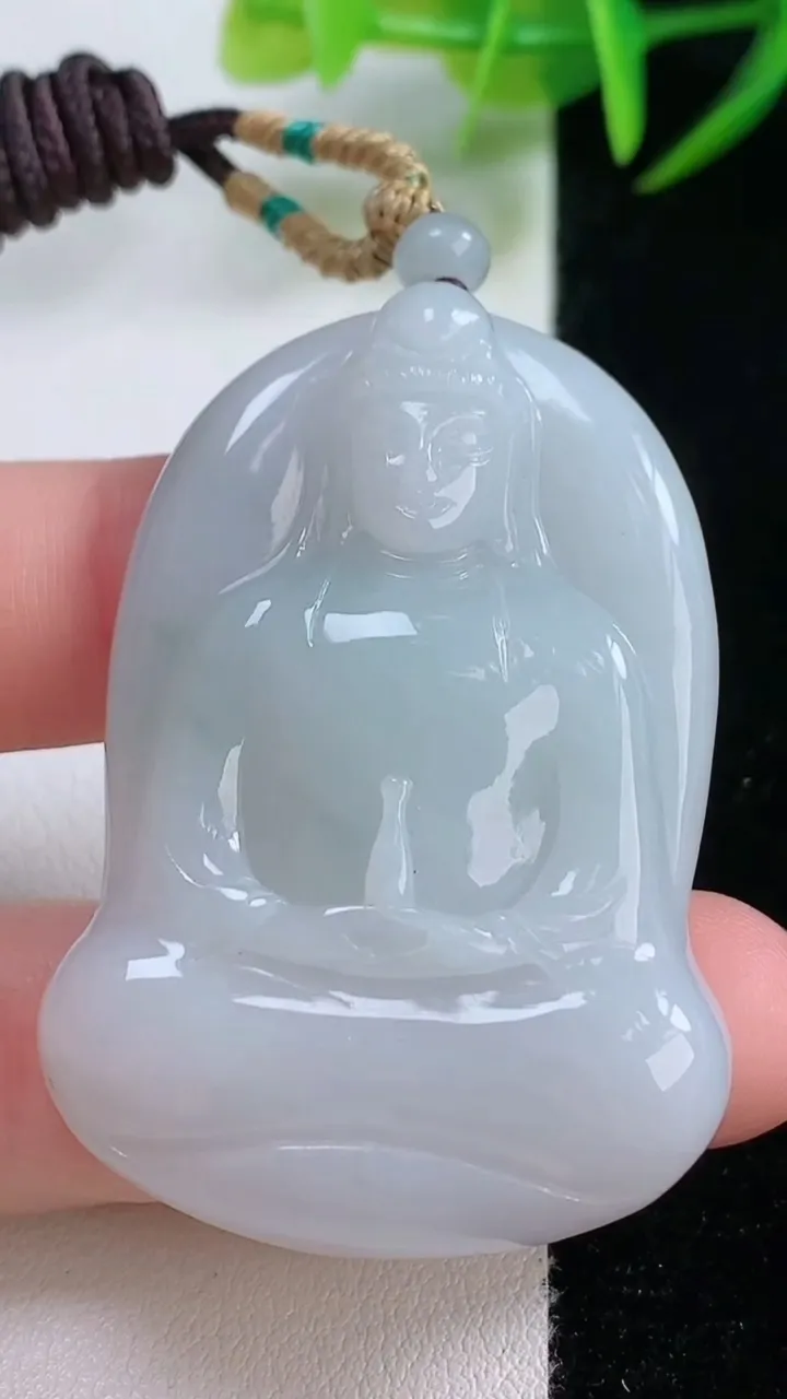 天然A货翡翠观音菩萨吊坠，尺寸494-34.7-7.3，重量:26.77g
11月26日