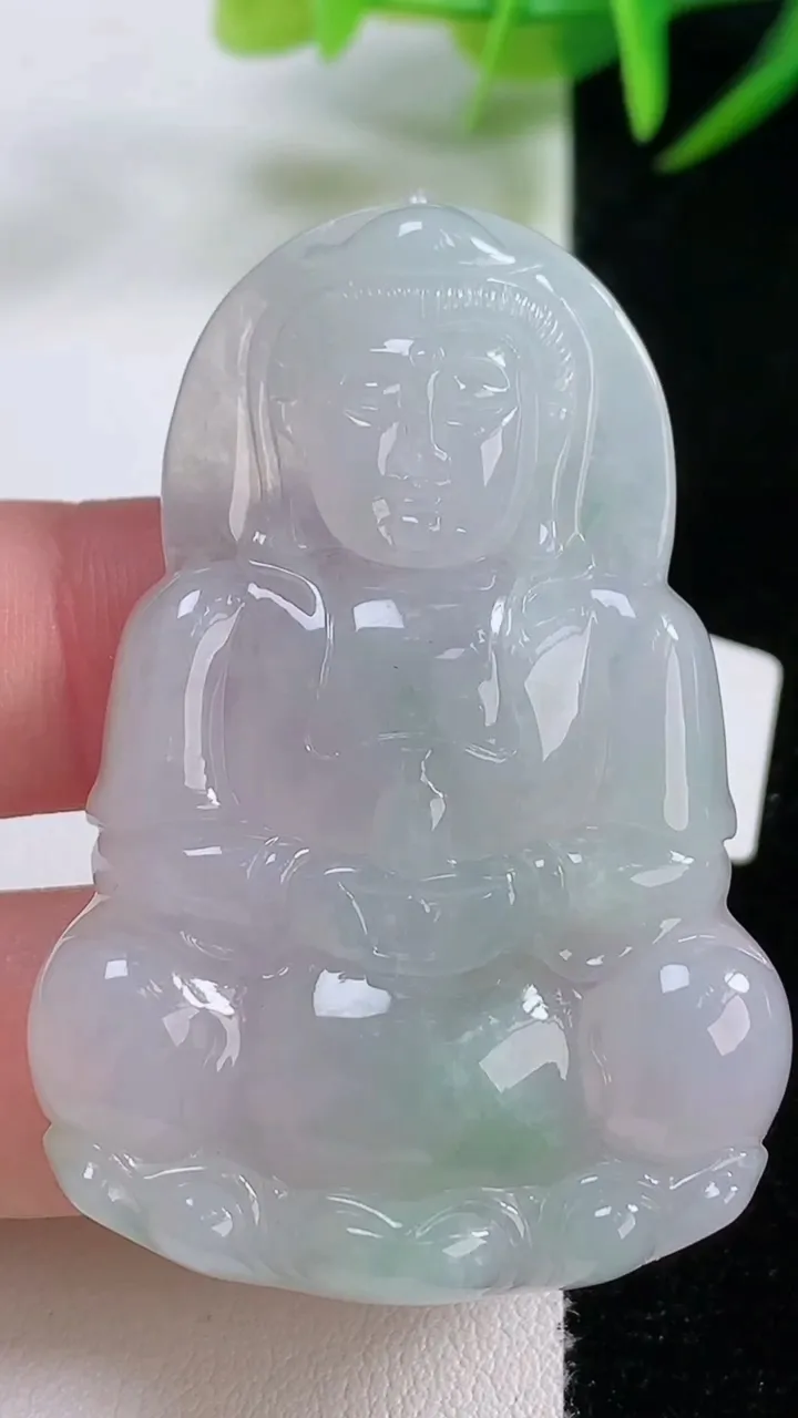 天然A货翡翠观音菩萨吊坠，尺寸51.6-35.3-5.8，重量:18.86g
11月26日