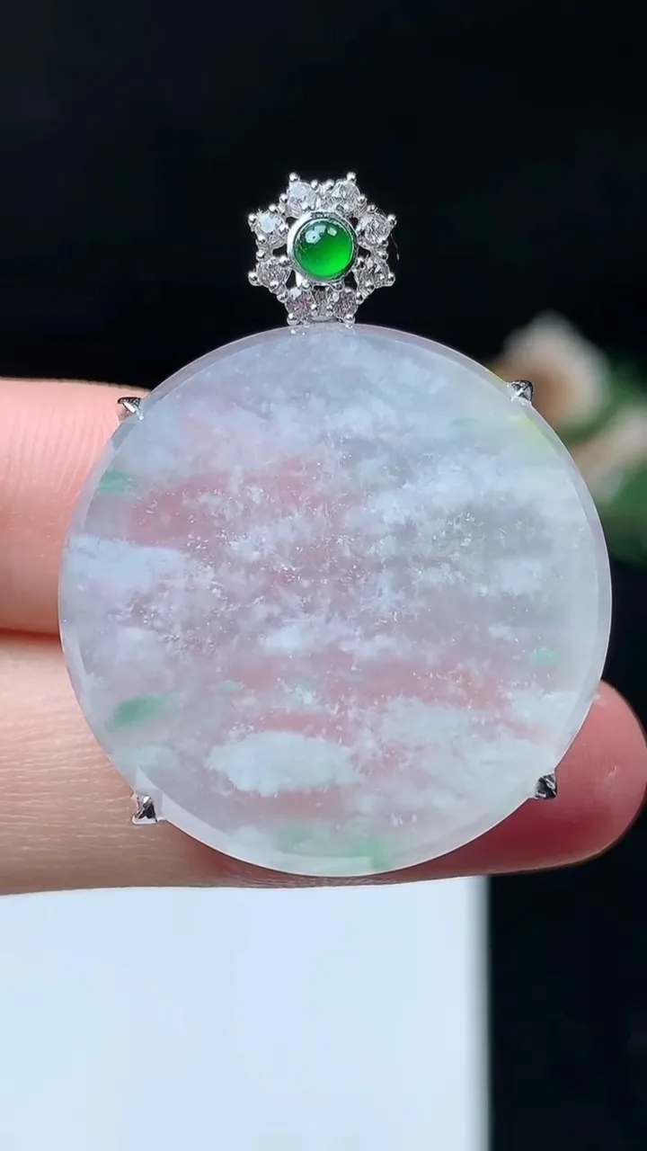 天然A货翡翠无事牌吊坠，尺寸27.8-7.7，重量:9.46g
11月26日