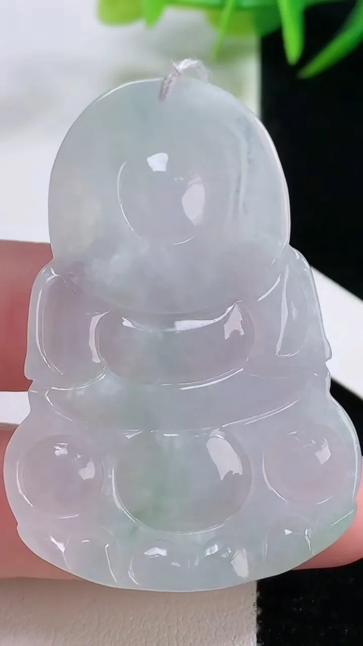 天然A货翡翠观音菩萨吊坠，尺寸51.6-35.3-5.8，重量:18.86g
11月26日