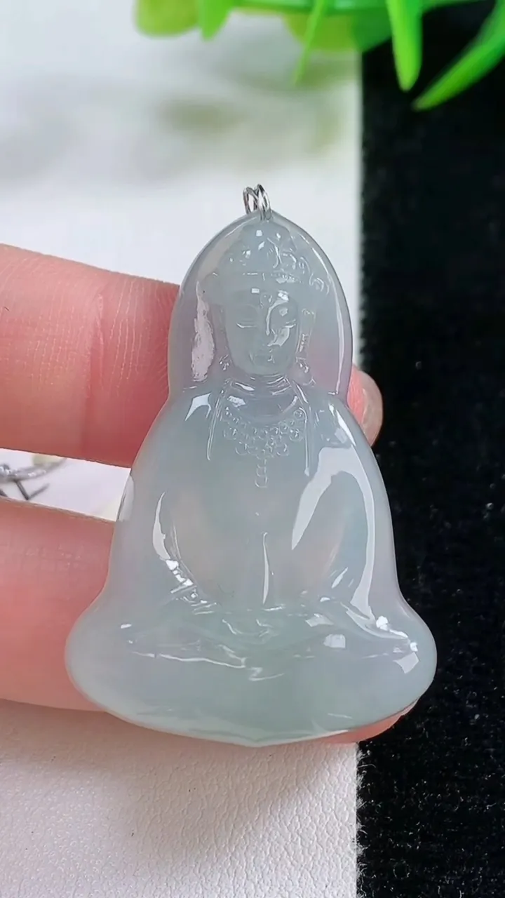 天然A货翡翠观音菩萨吊坠，尺寸41.7-28.6-5.9，重量:11.77g
11月26日