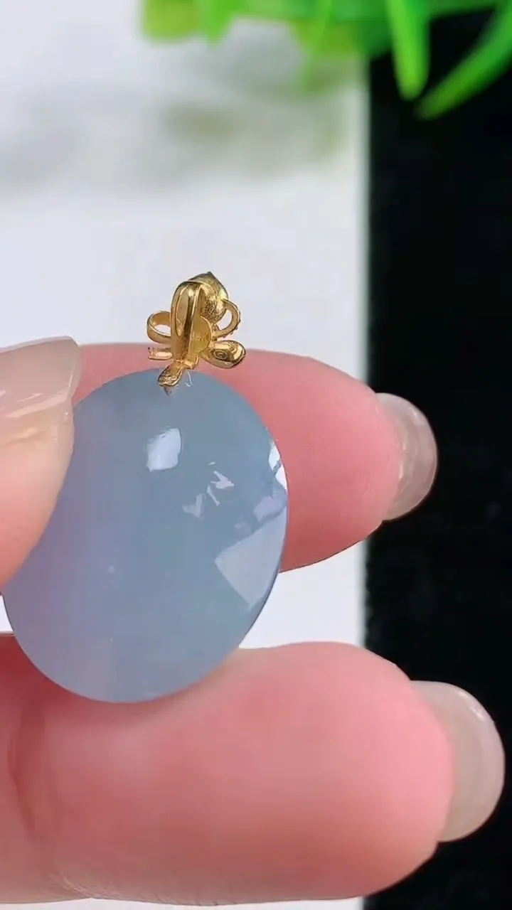 天然A货翡翠18K金紫罗兰蛋面吊坠，尺寸18.6-15.7-10.4，重量:5.42g
11月26日