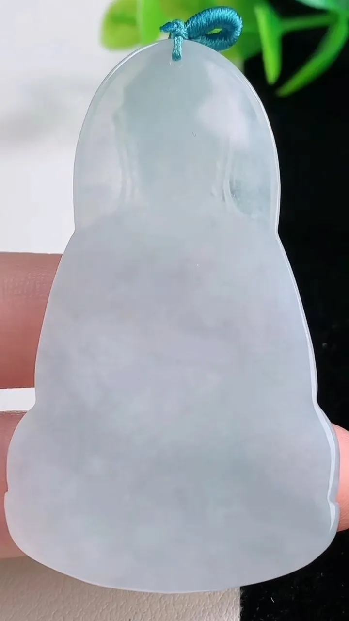 天然A货翡翠观音菩萨吊坠，尺寸60.6-35.8-6.4，重量:25.26g
11月26日