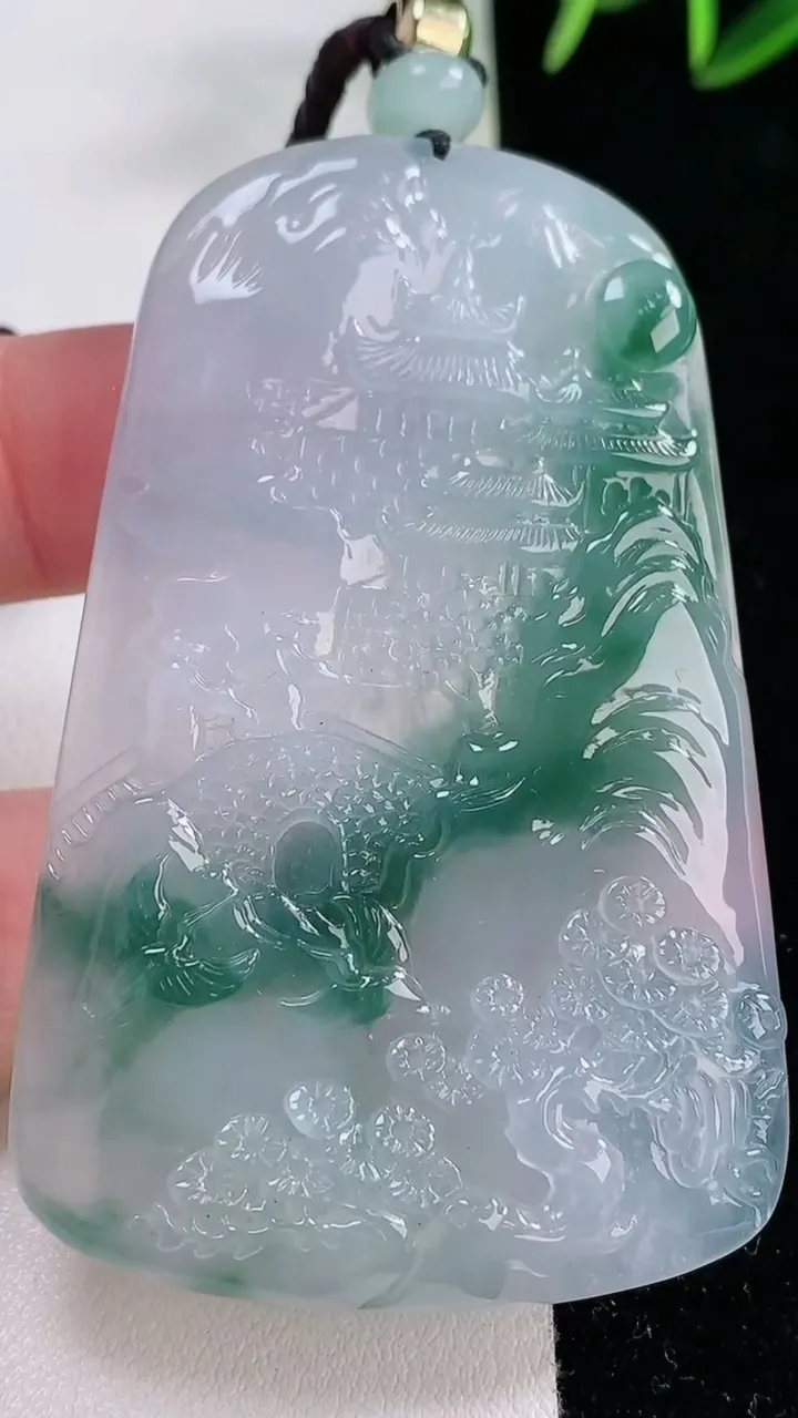 天然A货翡翠种飘花山水牌吊坠，尺寸65.5-42-5.7，重量:38.73g
11月26日