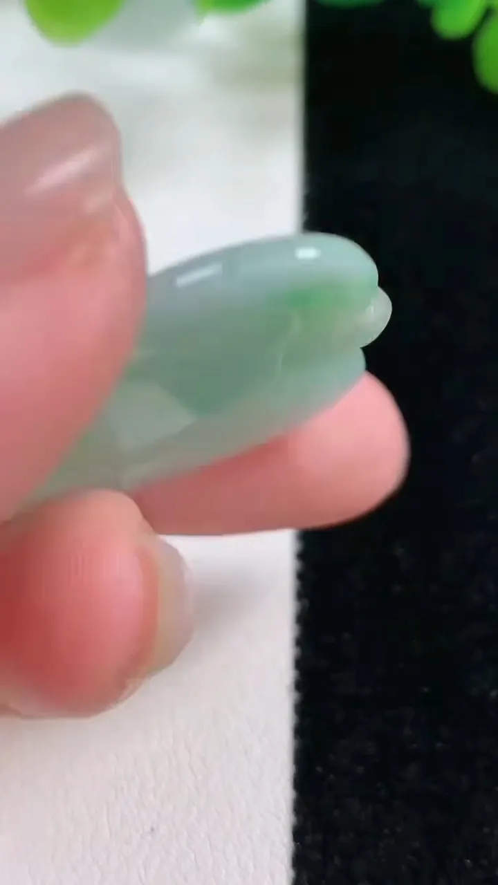 天然A货翡翠心形吊坠，尺寸36-29-5，重:9.04g
11月26日