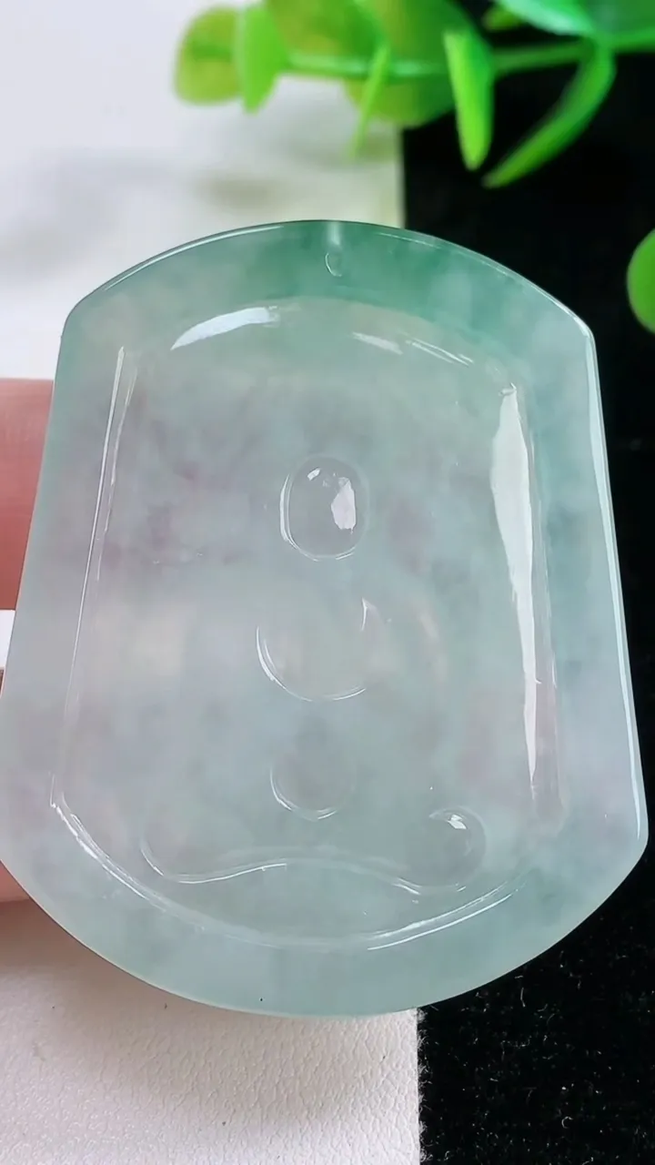 天然A货翡翠阿弥陀佛吊坠，尺寸53-44.3-5.9，重量:28.30g
11月26日