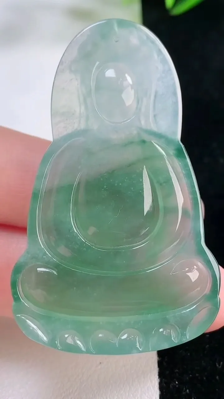 天然A货翡翠观音菩萨吊坠，尺寸54.3-34-5.8，重量:18.51g
11月26日