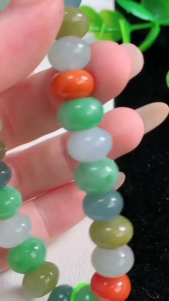 天然A货翡翠三彩算盘珠手串，尺寸10-6.1-25颗，重量:37.25g11月26日
工厂直销收藏佳品,种好水足，色泽均匀，有种有色，上手高大气！