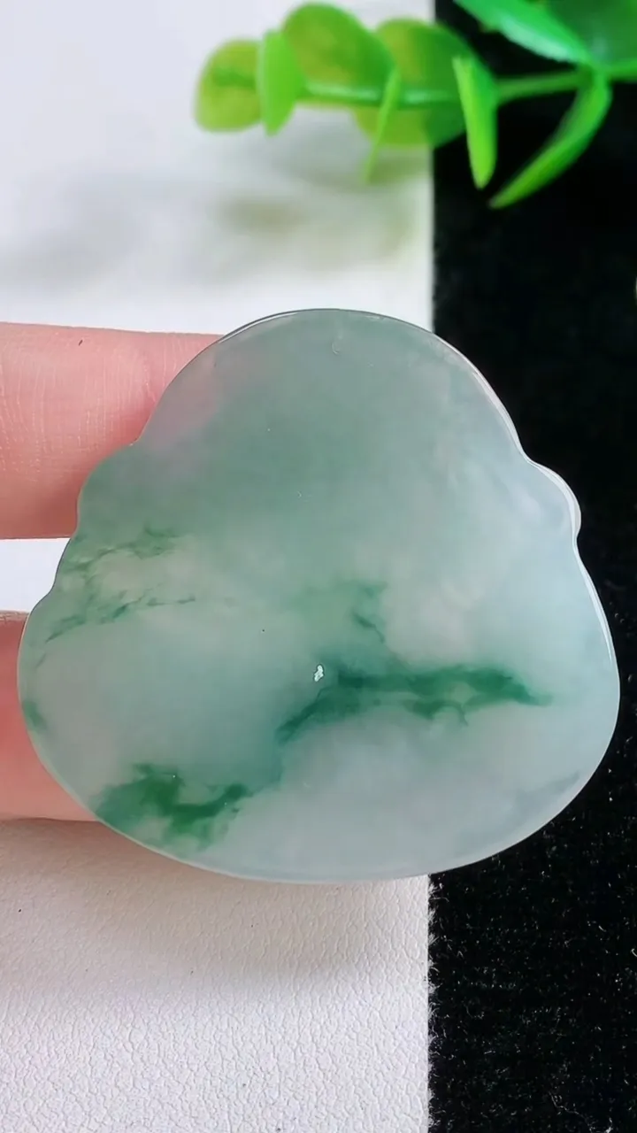 天然A货翡翠飘花财神爷吊坠，尺寸41.7-43.7-5.5，重量:20.13g
11月26日