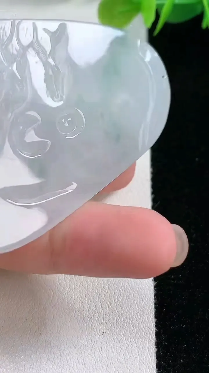 天然A货翡翠冰种飘花普贤菩萨吊坠，尺寸63.4-42.5-6.4，重:35.20g
11月26日