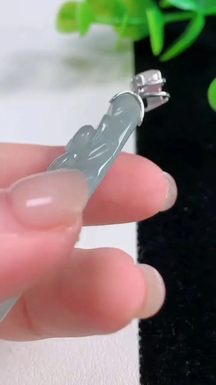 天然A货翡翠无相佛吊坠，尺寸54.4-20.2-8.5，重量:16.19g
11月26日