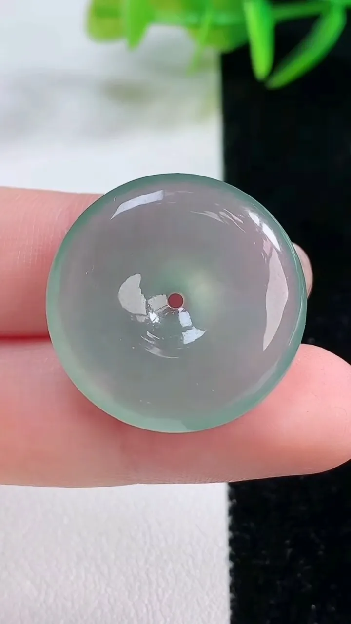 天然A货翡翠平安扣吊坠，尺寸25-5.6，重量:7.20g
11月26日