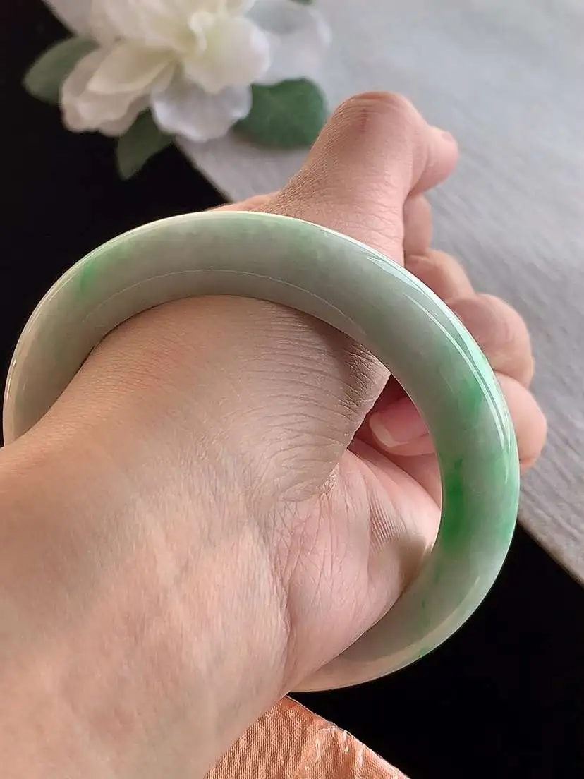 a货翡翠老坑冰润飘绿厚装正装正圈手镯58-59圈口  尺寸58.5×11.6×10.5mm 1125