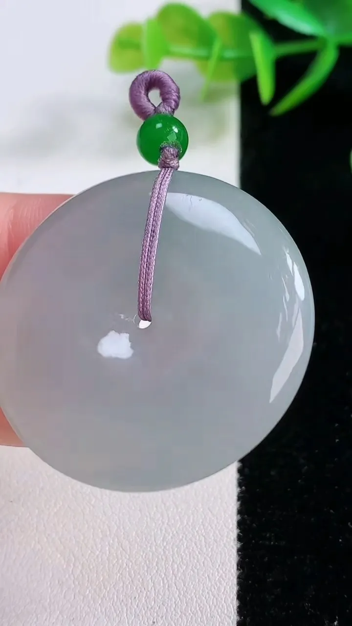 天然A货翡翠平安扣吊坠，尺寸38.6-6，重量:20.15g
11月26日