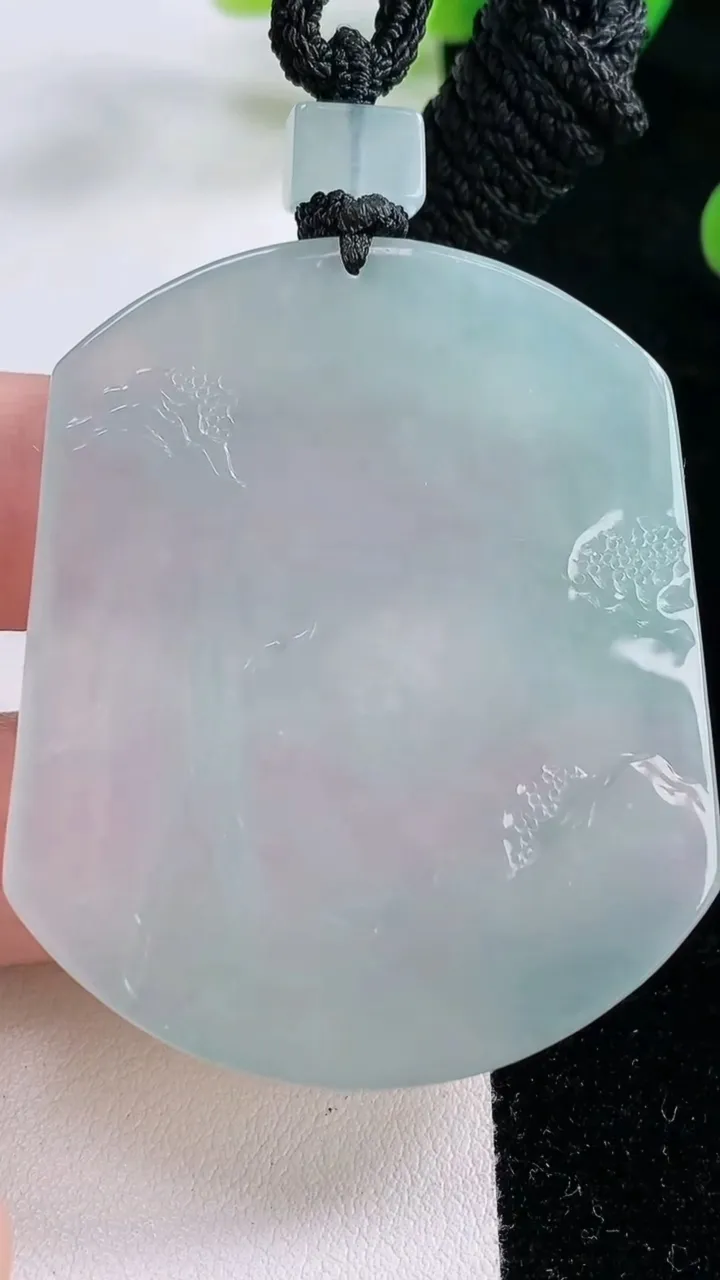 天然A货翡翠山水牌吊坠，尺寸51.7-42.8-5.7，重量:36.16g
11月26日