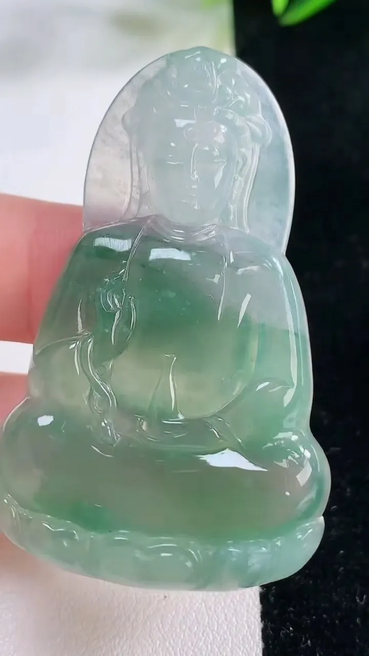 天然A货翡翠观音菩萨吊坠，尺寸54.3-34-5.8，重量:18.51g
11月26日
