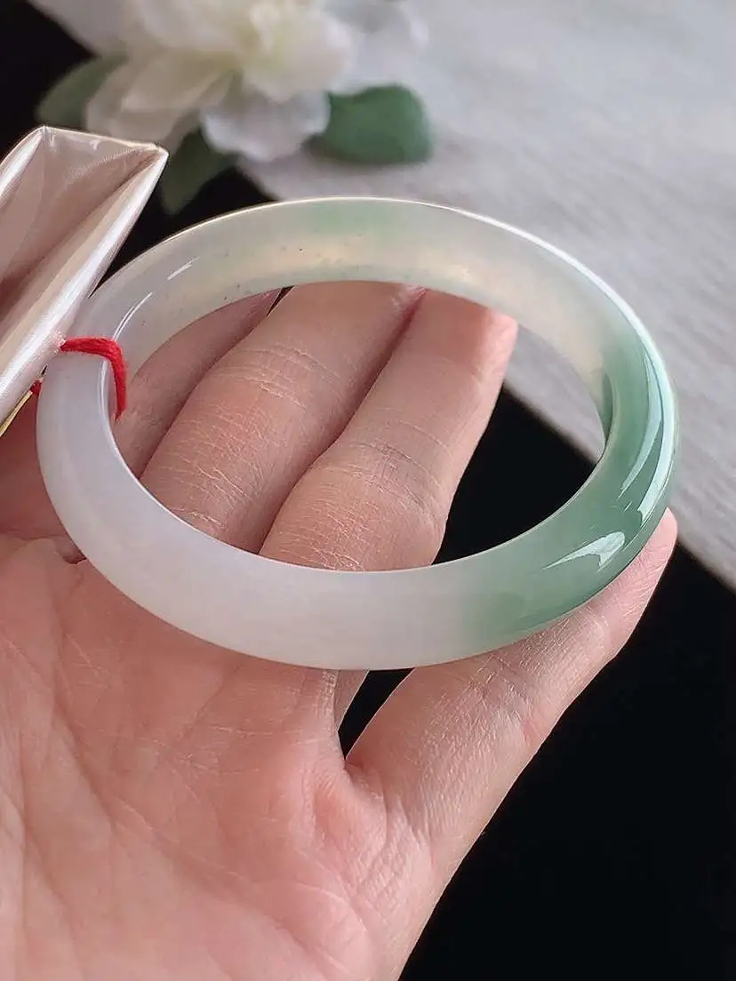 a货翡翠老坑冰种飘绿正装正圈手镯54-55圈口  尺寸54.2×9.6×7.8mm 1125