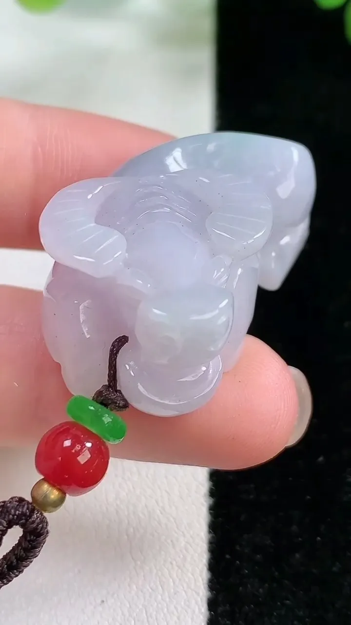 天然A货翡翠紫罗兰生肖牛吊坠，尺寸33.3-19.6-14，重:19.06g
11月26日