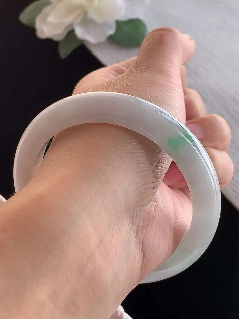 a货翡翠老坑冰种飘绿正装正圈手镯57-58圈口  尺寸57.5×11.5×8.5mm 1125