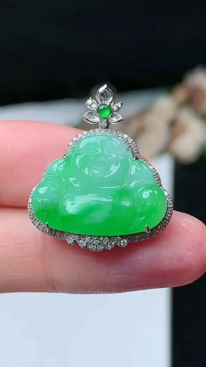天然A货翡翠佛公吊坠，尺寸24.8-21-6.2，裸石14.3-18.9
11月26日