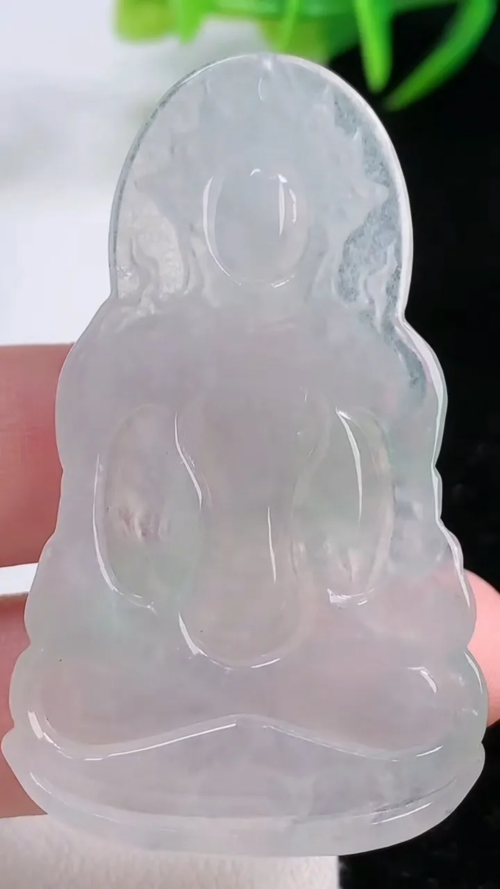 天然A货翡翠度母观音吊坠，尺寸54-32-5，重量:16.02g
11月26日