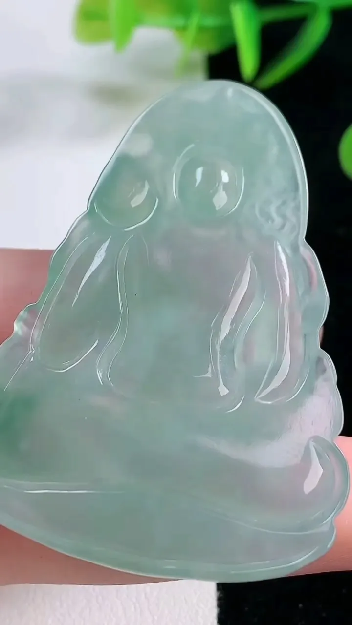 天然A货翡翠大势至菩萨吊坠，尺寸52.2-36.5-6.1，重量:18.42g
11月26日