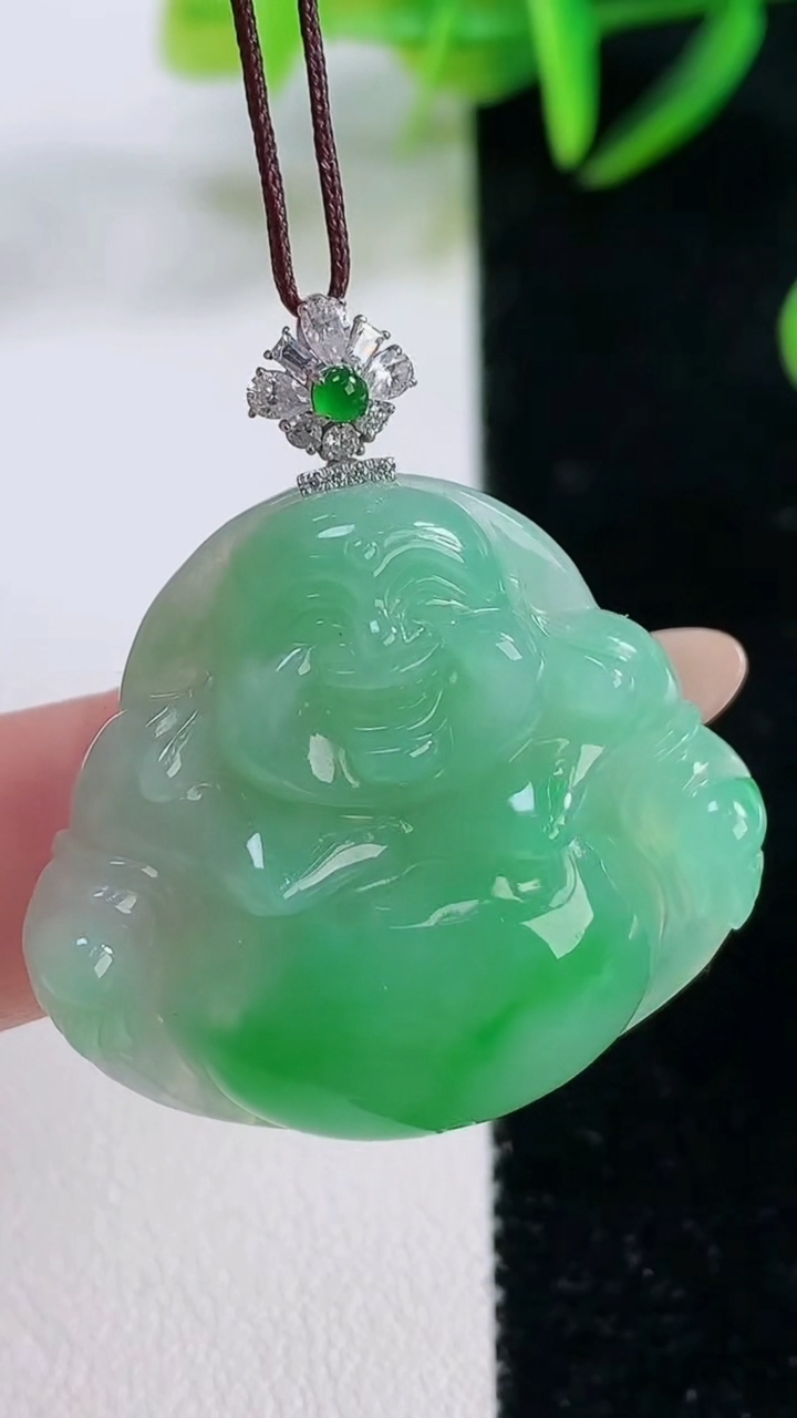 天然A货翡翠佛公吊坠，尺寸29.5-32.4-7.5，重量:11.17g
11月26日
