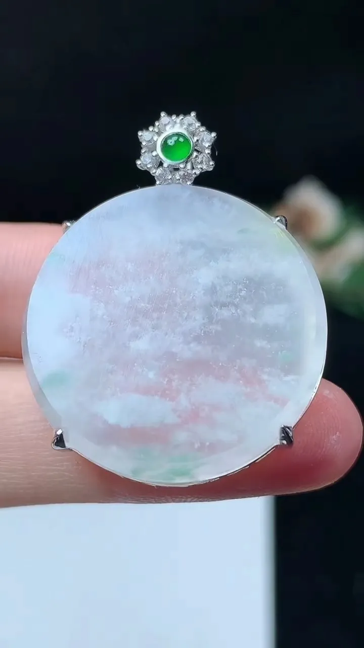 天然A货翡翠无事牌吊坠，尺寸27.8-7.7，重量:9.46g
11月26日