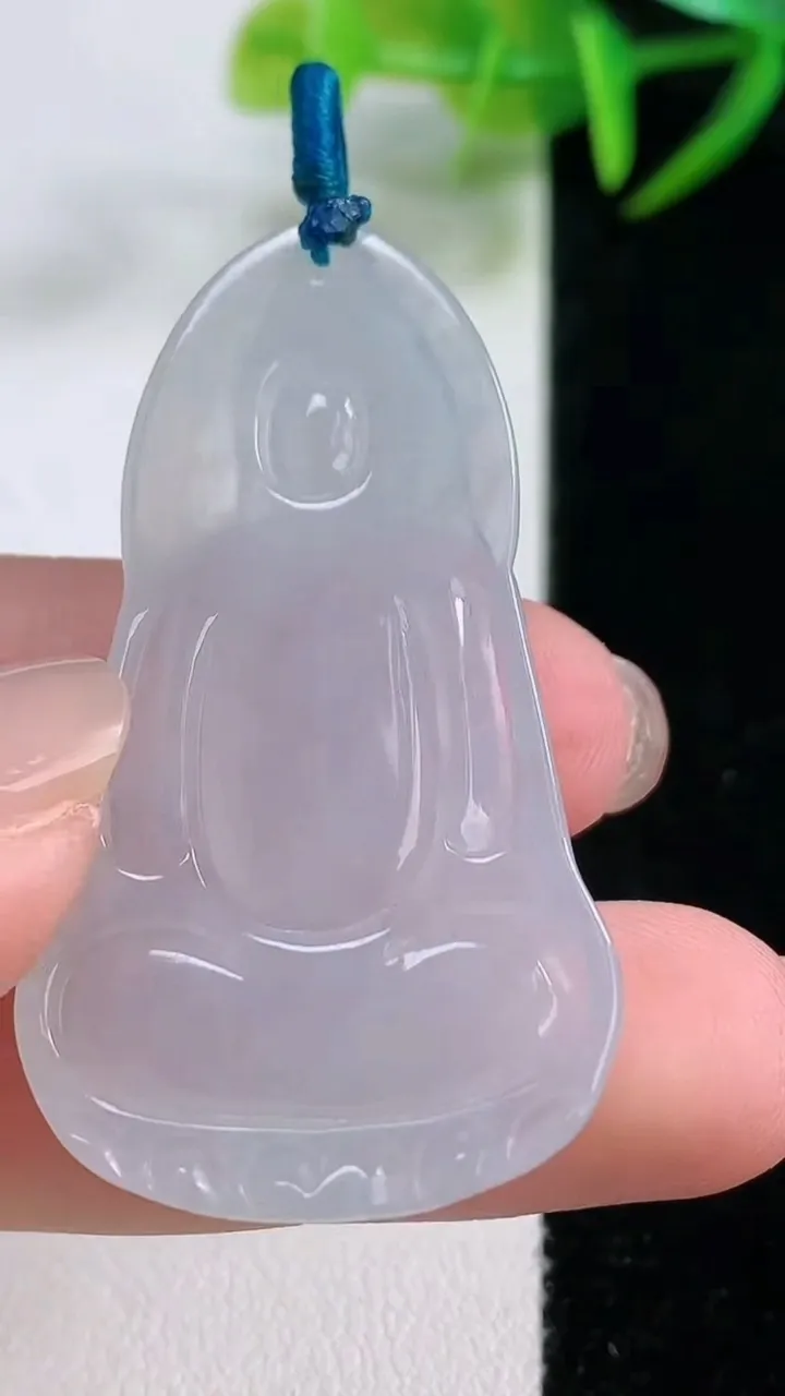 天然A货翡翠观音菩萨吊坠，尺寸46-26-5，重量:9.56g
11月26日