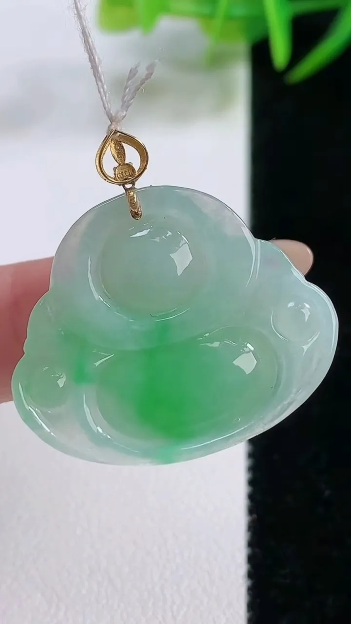 天然A货翡翠佛公吊坠，尺寸25-30-5.7，重量:6.32g
11月26日