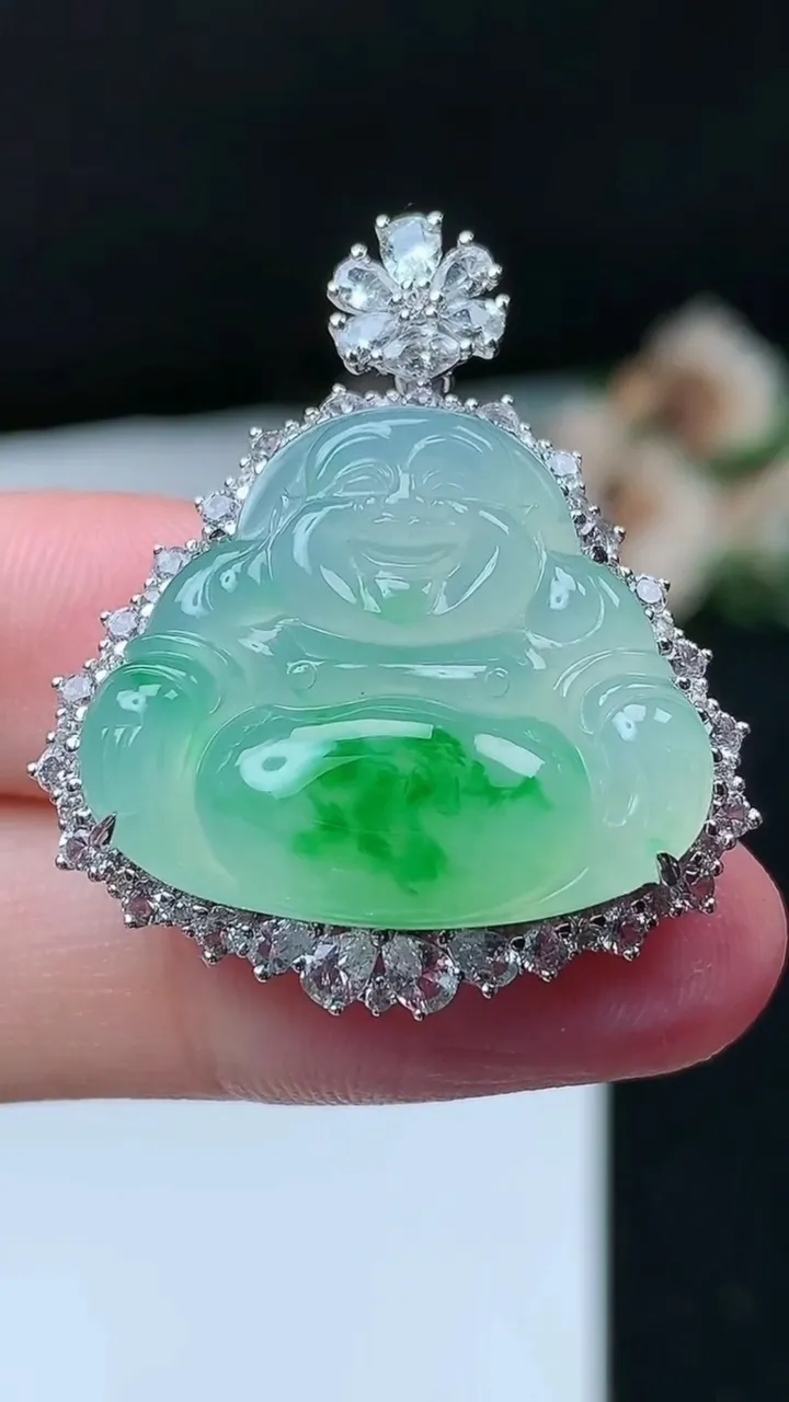 天然A货翡翠佛公吊坠，尺寸33.7-28.9-9.3裸石21-24.5，重量:9.22g
11月26