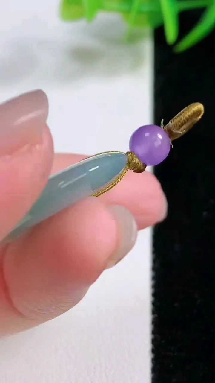 天然A货翡翠平安扣吊坠，尺寸27.2-4.8，重量:7.84g
11月26日